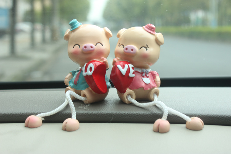 Tượng búp bê heo love